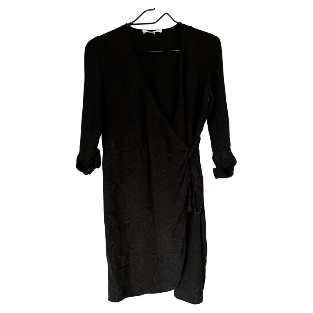 Amour Vert 100% silk Wrap Dress Womens Small Black V-Neck